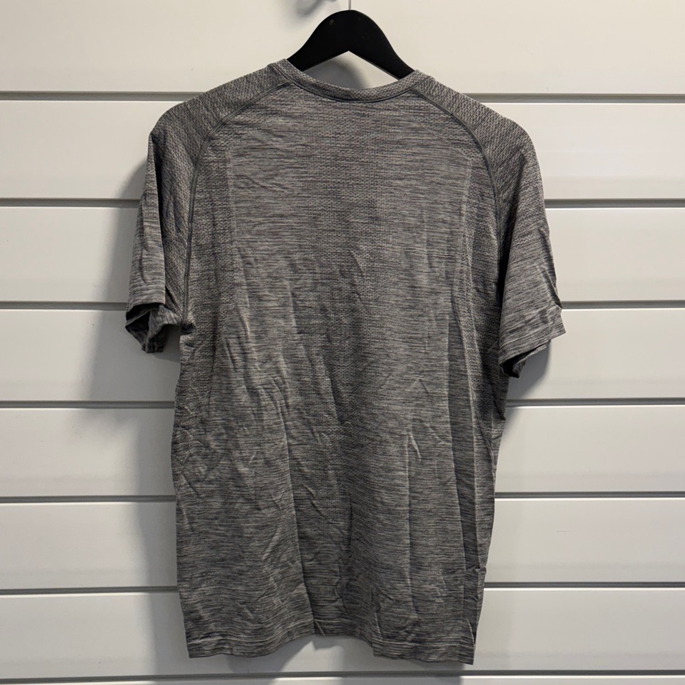 lululemon athletica Heathered Gray Men's Tee - Picture 2 of 3